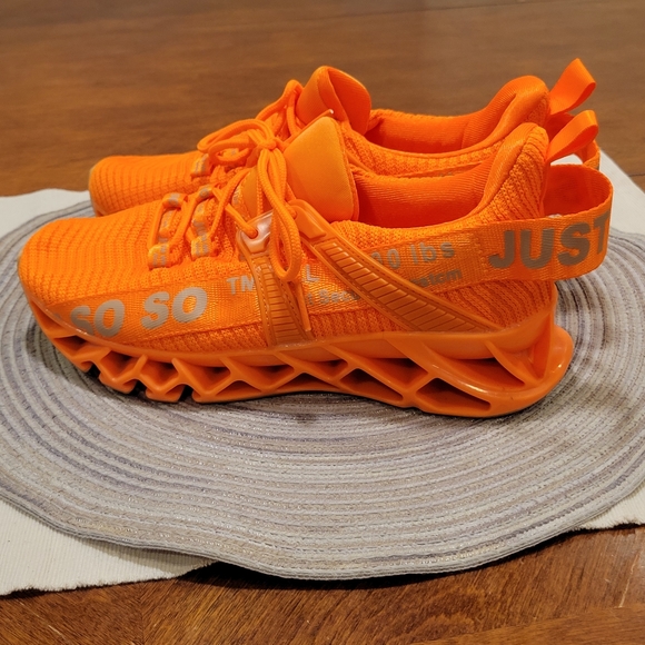 🪷EUC~ WALKING SNEAKERS - Picture 8 of 8